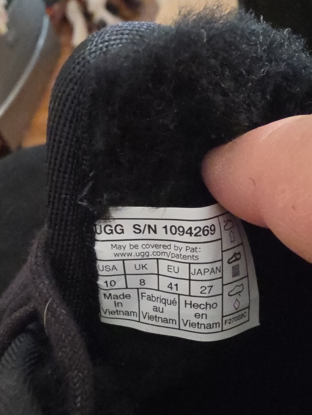 UGG WoMen's Chukka Suede Boots in Black - Picture 3 of 6